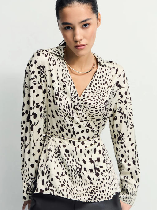 Приталенная блуза из вискозы / Zarina