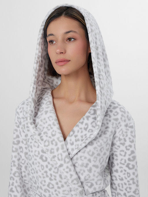 Халат женский флисовый белый с леопардовым принтом - Mark formelle фото 2