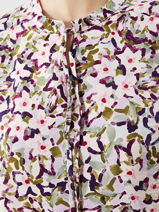 Ba?lamal? Yaka ?i?ekli Bluz