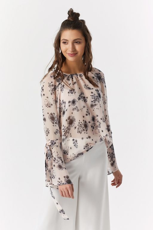 Блузка шифоновая прозрачная с цветочным принтом на светло-розовом