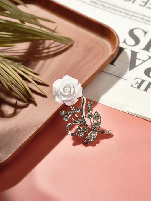 Брошь Цветок, роза нежная, цвет белый в серебре