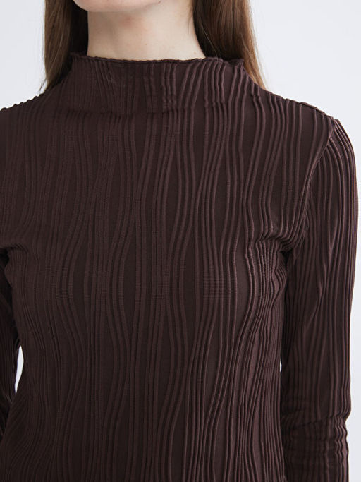 Dik Yaka Dokulu Kad?n Body