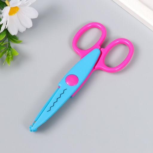 Набор для скрапбукинга «Средняя волна», ножницы фигурные 13.5 см+4 дырокола, d=1.2 см 11.2×18 см