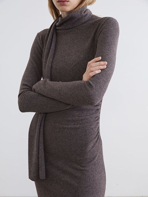 D?k?ml? Yaka B?zg?l? Elbise