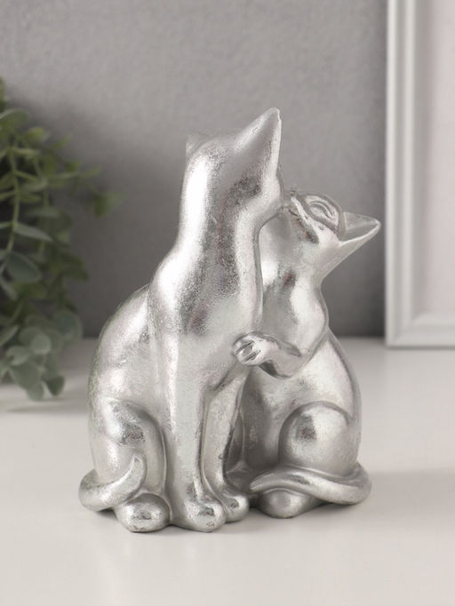 Фигурка полистоун Кот с кошкой. Поцелуй, серебро, 12?7.5?16 см