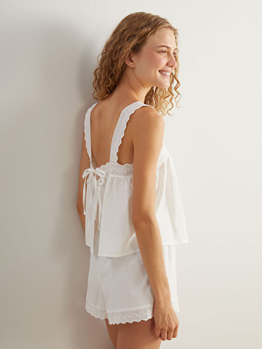 Kare Yaka Dantelli Kad?n ?ortlu Pijama Tak?m?