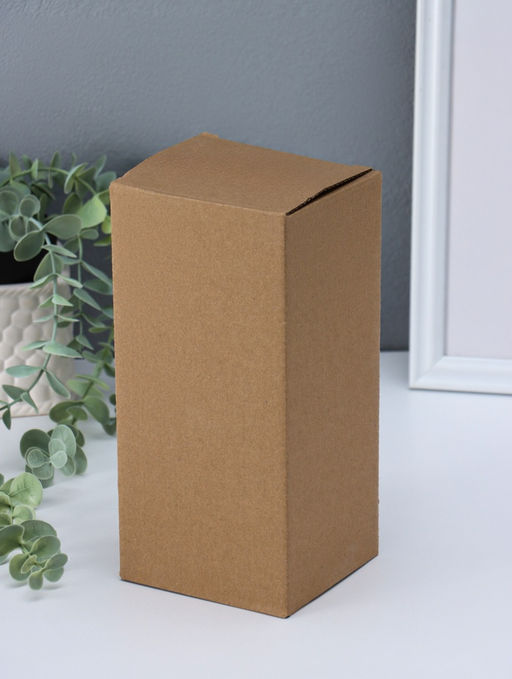 Фигурка полистоун «Девочка с лейкой поливает цветы», 8.8×10.5×20 см