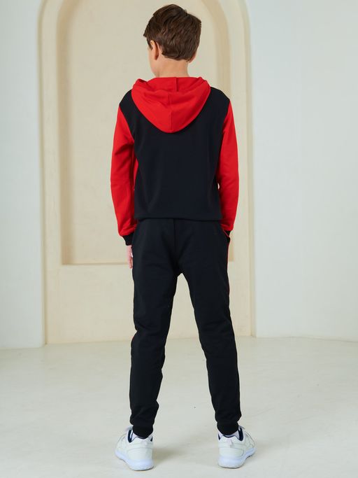 Костюм спортивный