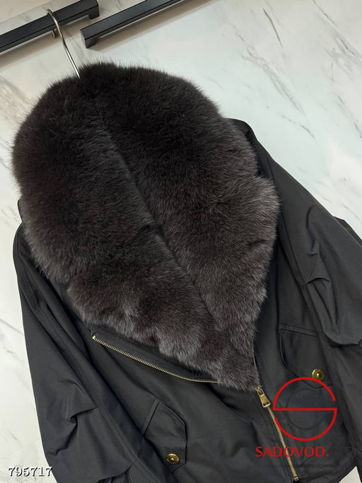 Стильная парка с натуральным мехом