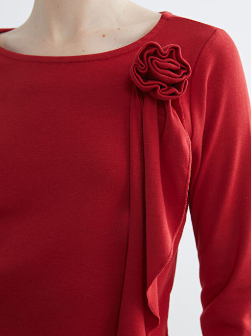 Bisiklet Yaka ?i?ek Aplikeli Kad?n Ti??rt