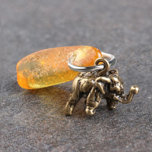 Цена за 2 шт. Брелок - талисман «Слон», натуральный янтарь