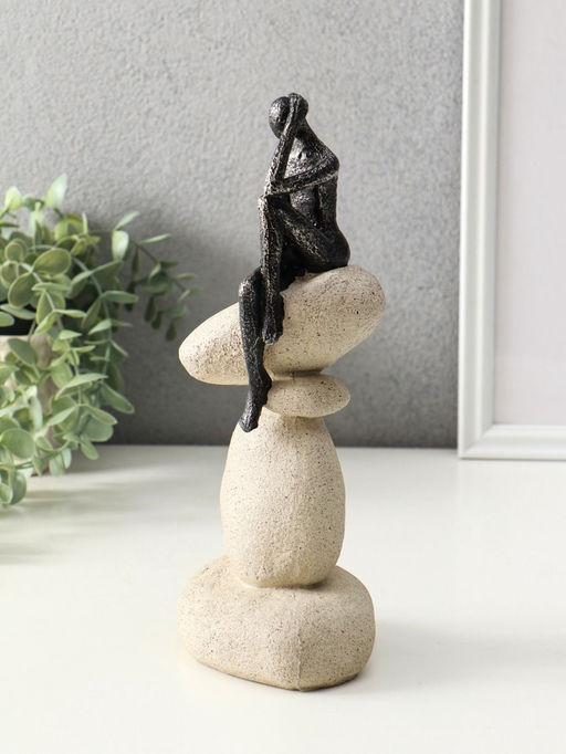 Фигура полистоун «Абстракция. Мыслитель и сад камней», бронза с бежевым, 12×9×25.5 см