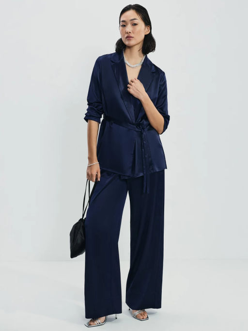 Атласная блузка с отложным воротником и поясом / Zarina