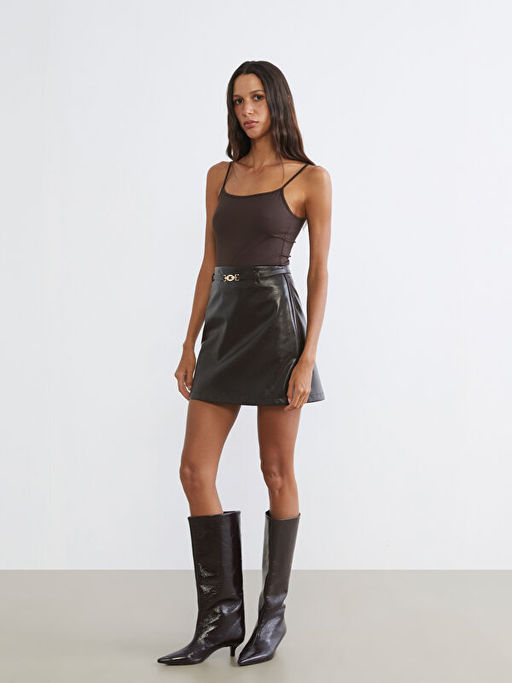 Beli Kemerli Deri G?r?n?ml? Mini Etek