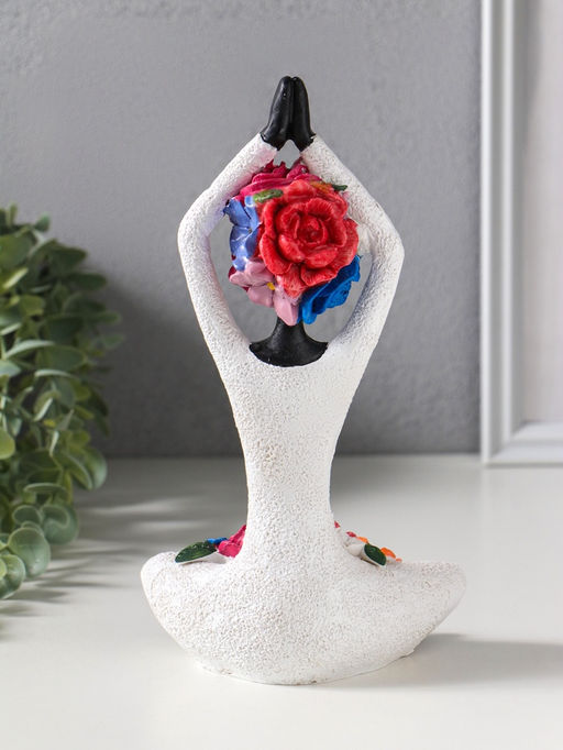 Фигура полистоун «Девушка-йогиня: руки сложенны над головой, с цветами», чёрный, 12.5×10.5×22.5 см