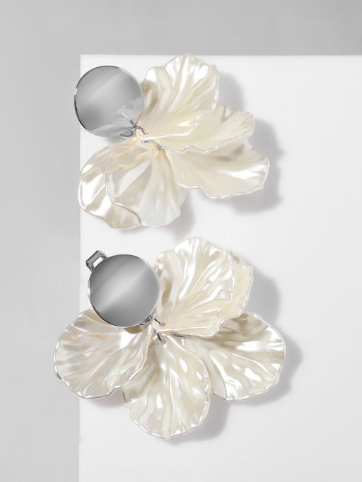 Клипсы для ушей QF Ветерок, цвет белый в серебре