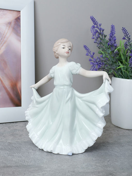 Статуэтка Дама 17 см / HP203 /уп 36/