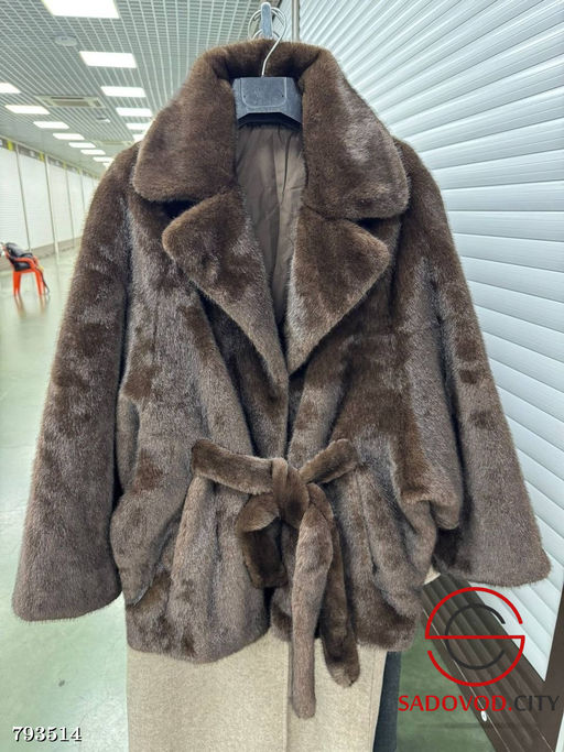 Искусственная короткая шуба из эко меха с поясом