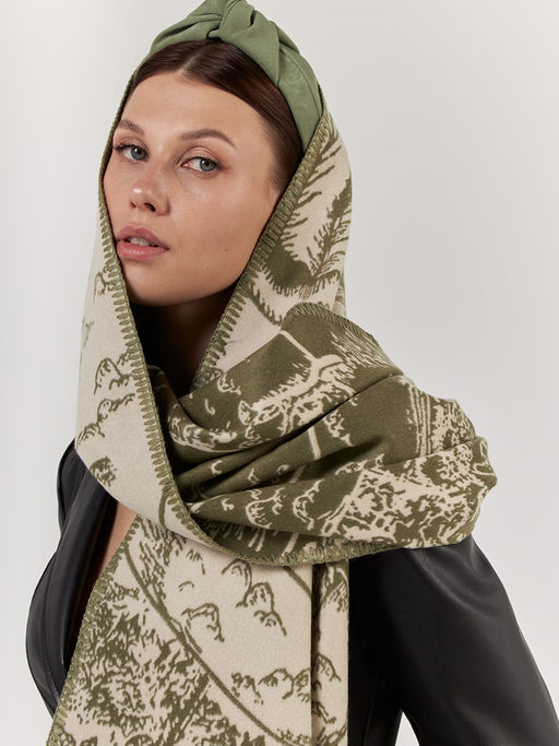 В СОСТАВЕ ШЕРСТЬ и КАШЕМИР Большой, мягкий, теплый однотонный двусторонний палантин.