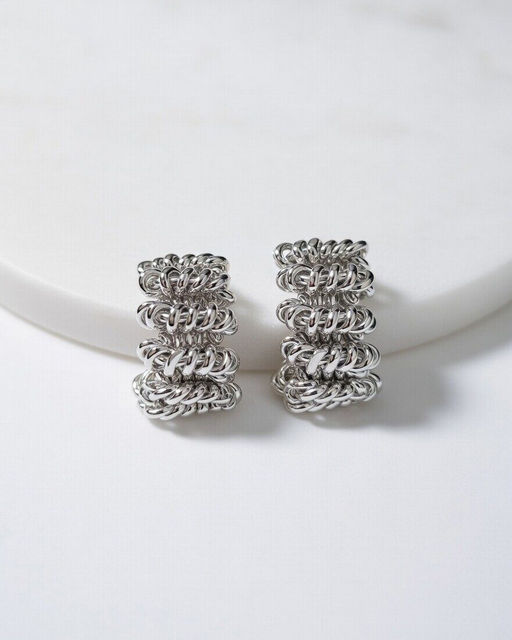 Стильные серьги