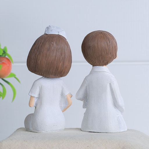 Цена за 2 шт. Фигурка Врач висячие ножки 2 штуки набор 17 см / K313 /уп 96/