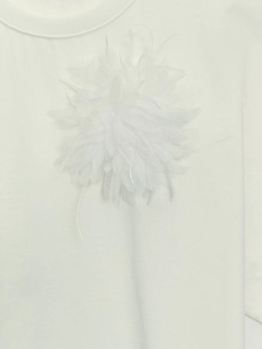 Футболка с брошью из перьев / Zarina