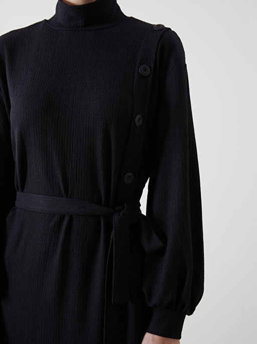 Dik Yaka Dokulu Elbise