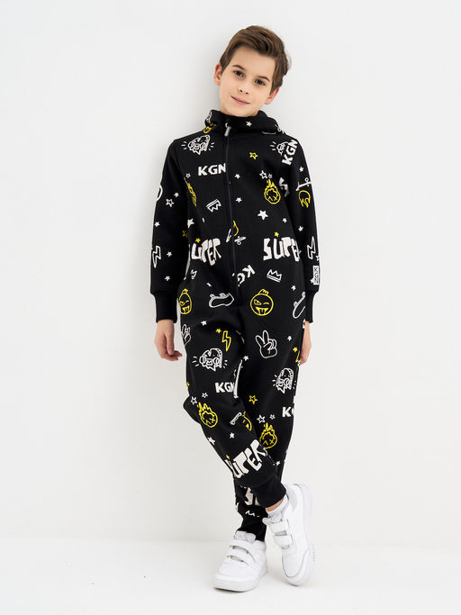 Черный комбинезон для мальчика с принтом