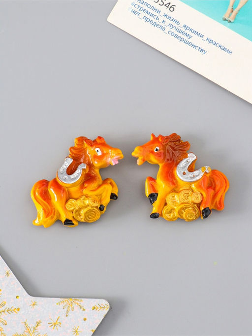 Цена за 5 шт. Магнит на холодильник «Коняшка с монетами и подковой», полистоун, 3.5×4 см, МИКС