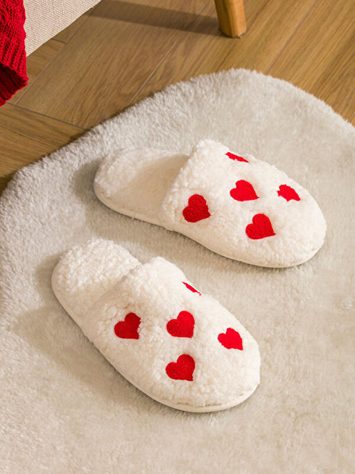 Kalp Nak??l? Pel?? Kad?n Ev Terli?i