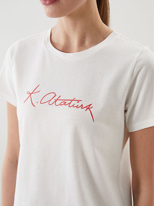 Bisiklet Yaka Atat?rk ?mza Bask?l? Kad?n Ti??rt