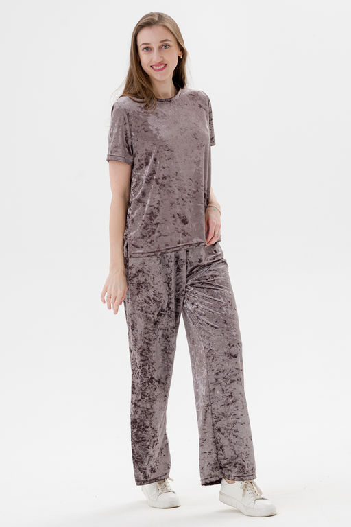 Костюм женский из футболки и брюк из велюра Леопард пурпурно-серый