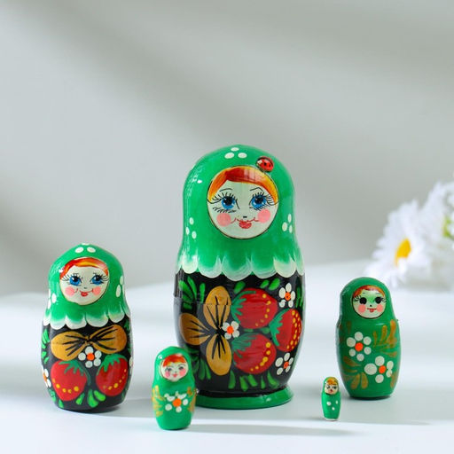 Матрёшка дерево «Божья коровка», зелёное платье, 5 кукольная, 10-12 см