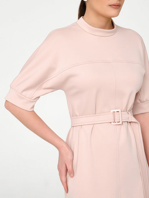 Платье с вырезом по спинке