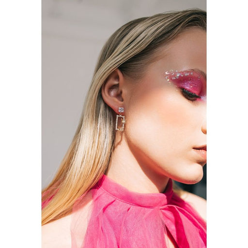 Серьги со стразами Порхай бабочки в прямоугольнике, цвет белый в золоте - Queen fair фото 5