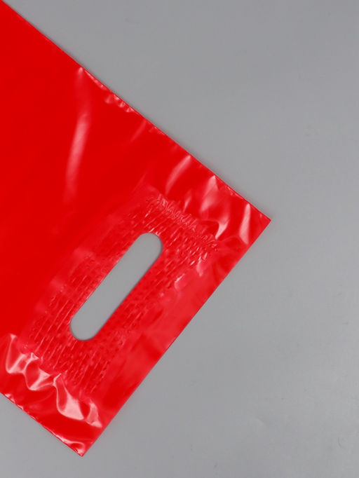 Цена за 50 шт. Пакет полиэтиленовый с вырубной ручкой, Красный 20х30 см, 50 мкм