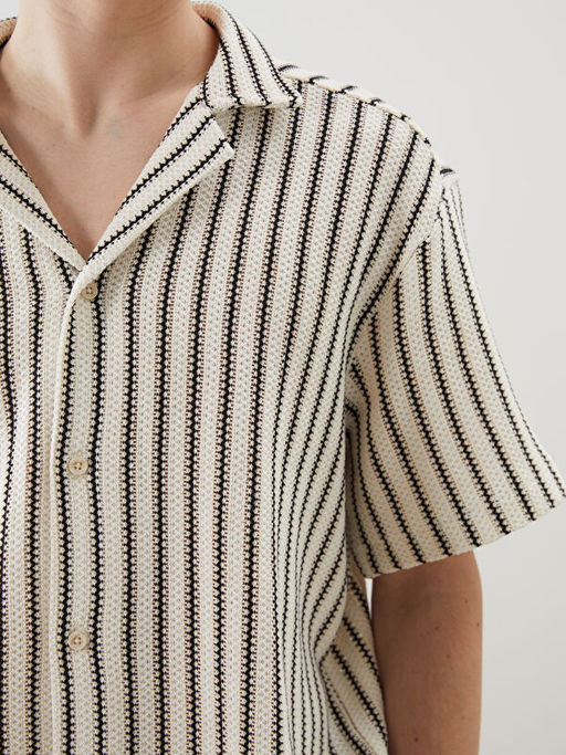 Regular Fit K?sa Kollu ?izgili Erkek G?mlek