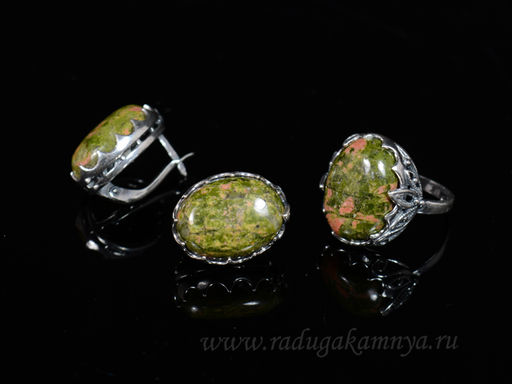 Кольцо Серьги с унакитом размер 18.