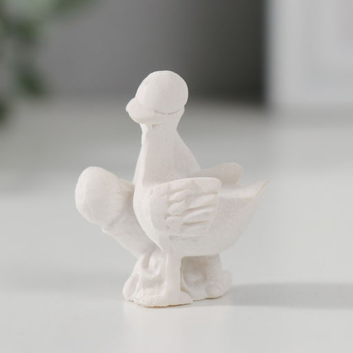 Фигурка полистоун «Малыш в кулёчке у аиста», 3.8×3.2×2.4 см