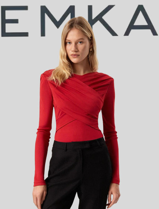 Лонгслив Emka с драпировкой и подплечниками вискоза красный  фото 8