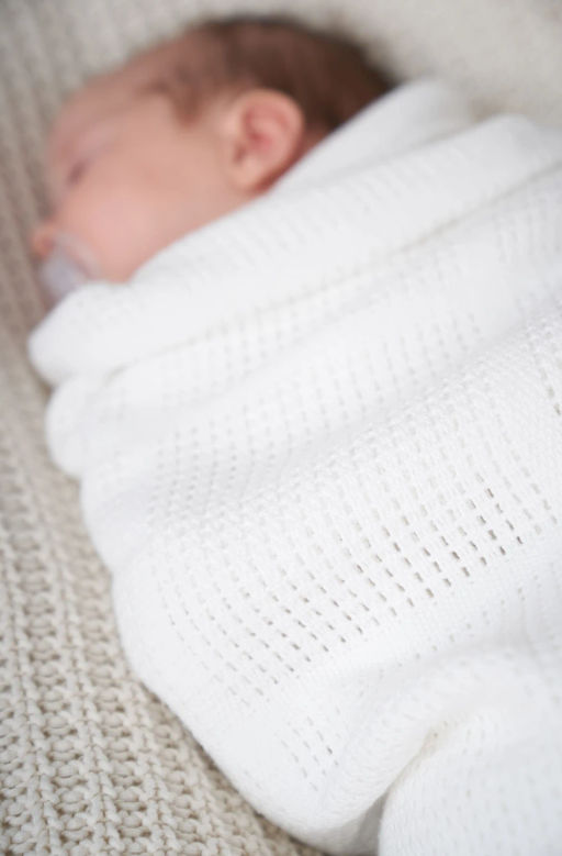 mothercare / Ажурное одеяло для колыбели 90х70 см  фото 3