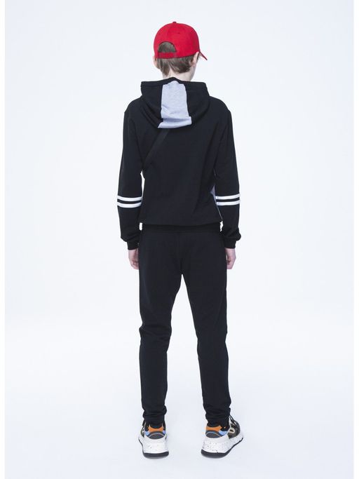 Костюм спортивный