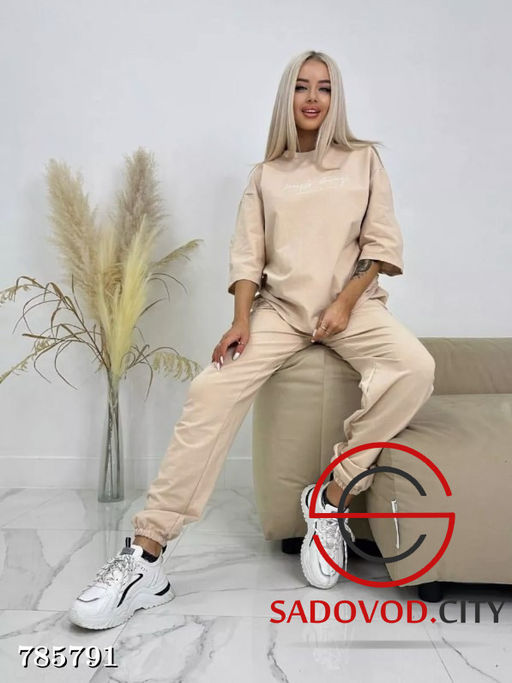 Женский спортивный костюм