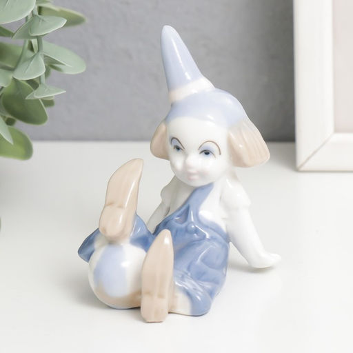 Фигурка керамика «Маленький клоун в колпаке с мячом», 8.5×5×7 см