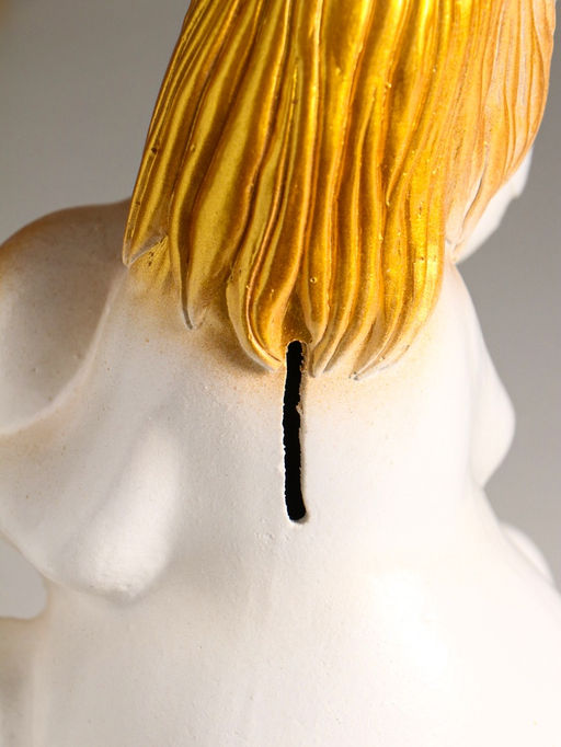 Копилка для денег Лошадь с сердцем, гипс, 23 см, белый с золотом