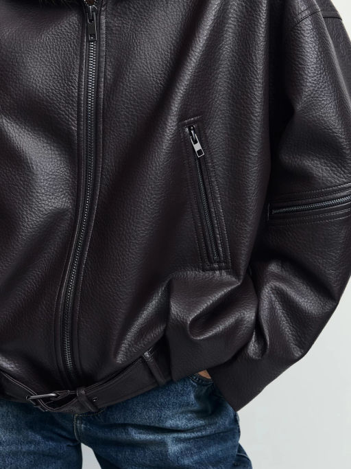 Куртка-бомбер из искусственной кожи с ремнем / Zarina  фото 9