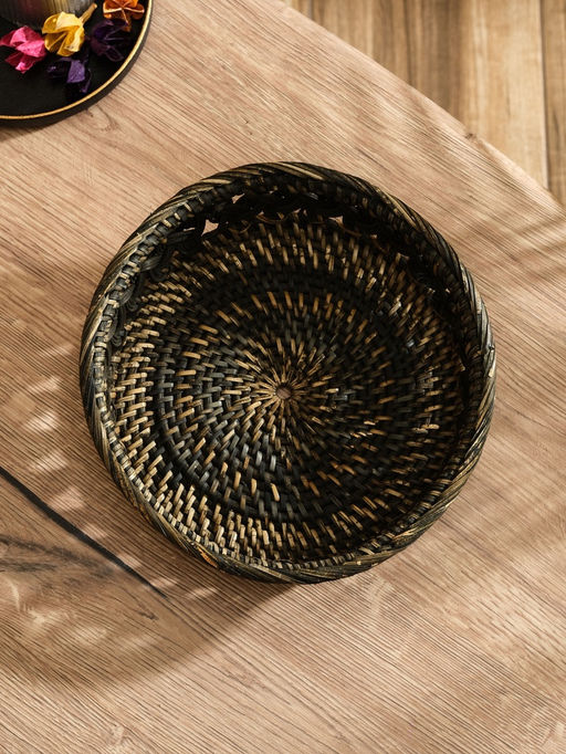 Корзинка плетёная из ротанга, 22×22×6 см