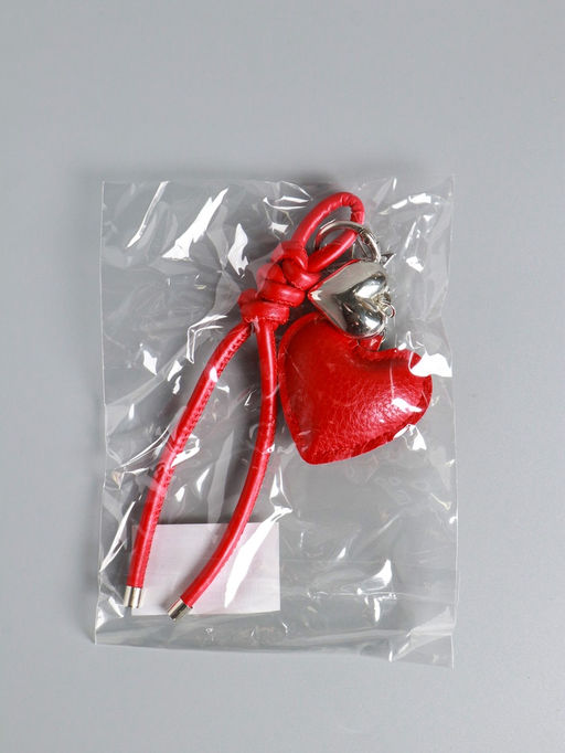 Брелок на карабине кожзам "Сердце" с узлом, красный 21х5,5х1,5 см
