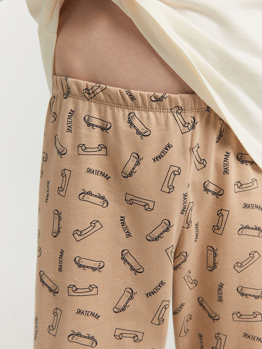 Комплект для мальчиков (футболка, брюки) бежевый с принтом скейты - Mark formelle фото 8