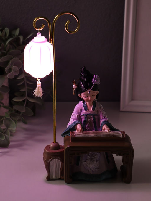 Фигурка светящаяся «Девочка в кимоно играет на музыкальном инструменте», полистоун, 3×AG3, 6.5×11.5×21 см